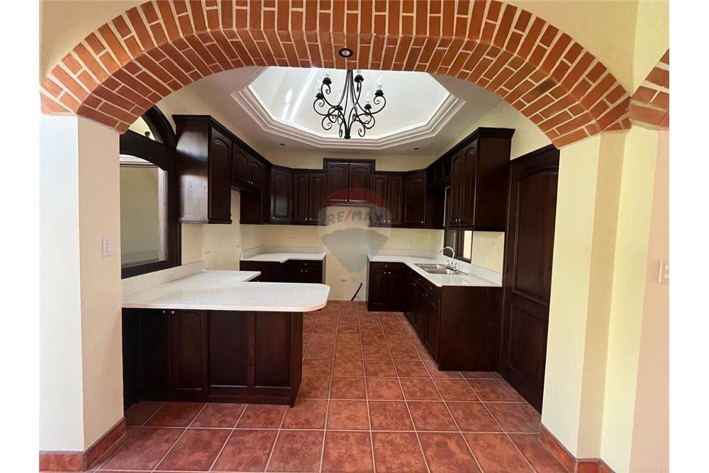 Villa - Te Koop - Alotenango, Sacatepéquez, Guatemala - 2 - 90129008-138