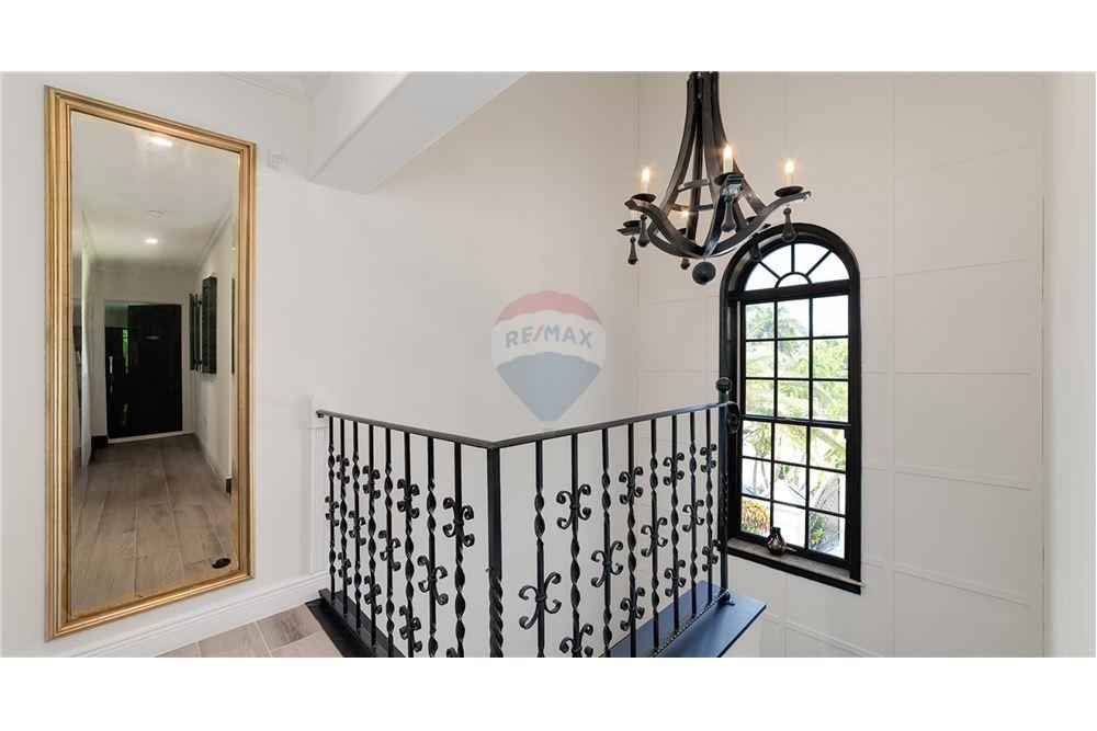 Villa - For Sale - W Bay Bch South, Seven Mile, Cayman Islands - 22 - 90146001-234