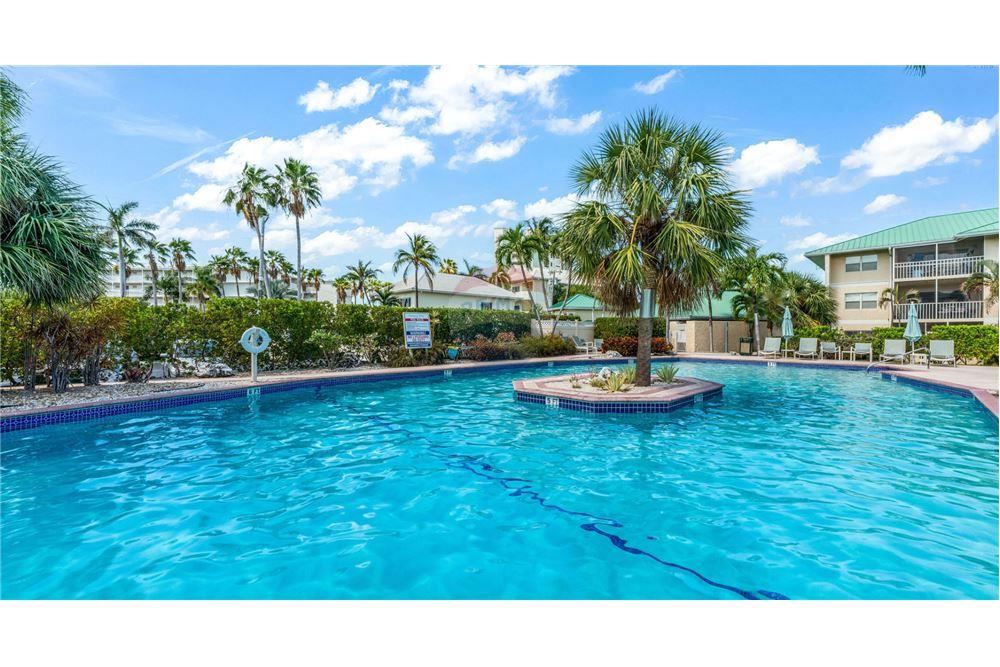 Condo/Apartment - For Sale - W Bay Bch South, Seven Mile, Cayman Islands - 38 - 90146034-181