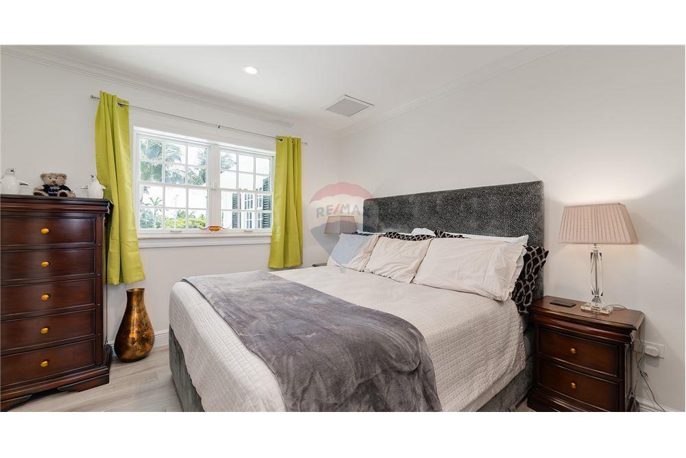 Villa - For Sale - W Bay Bch South, Seven Mile, Cayman Islands - 23 - 90146001-234