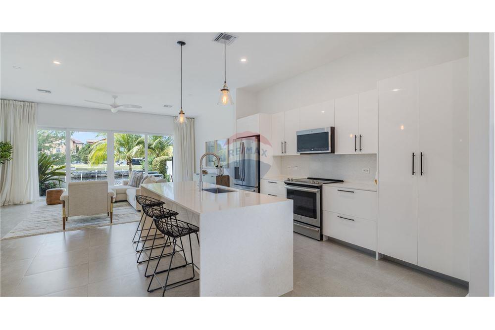 Appartement - Te Koop - W Bay Bch North, West Bay, Cayman Islands - 5 - 90146012-240