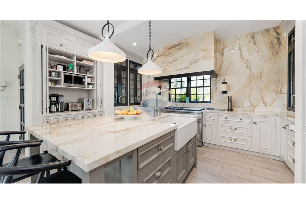 Villa - For Sale - W Bay Bch South, Seven Mile, Cayman Islands - 9 - 90146001-234