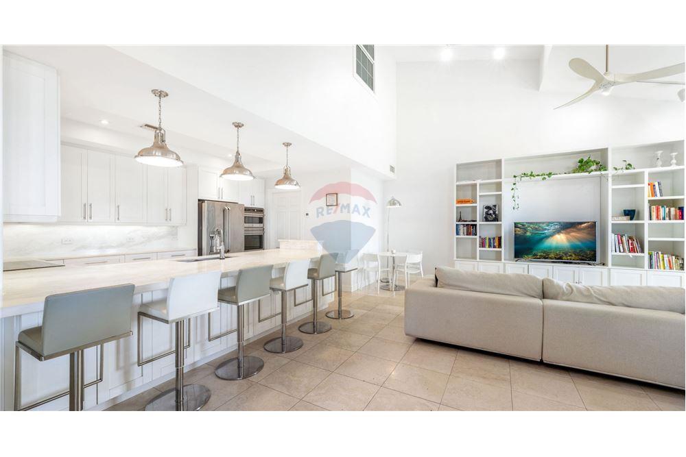Condo/Apartment - For Sale - W Bay Bch South, Seven Mile, Cayman Islands - 1 - 90146034-175