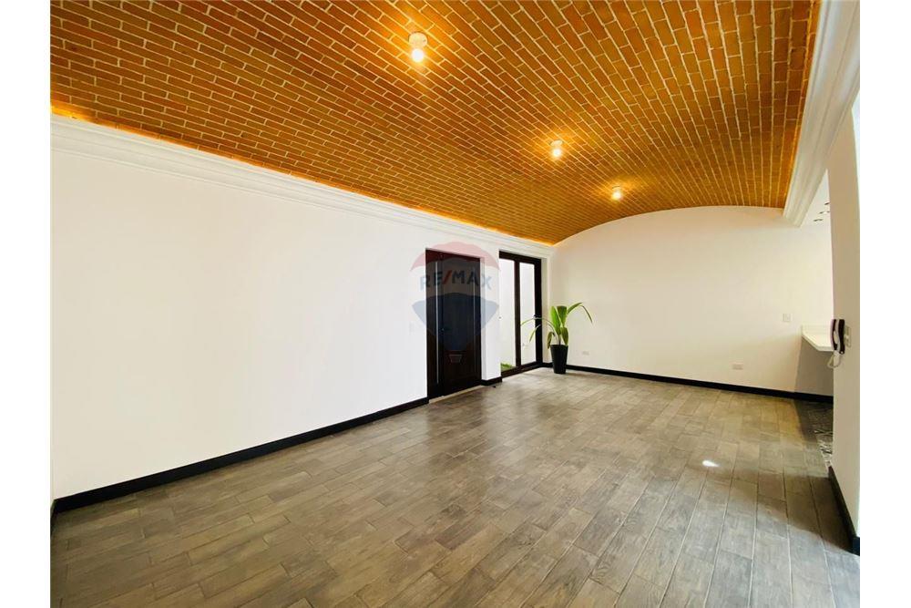 Villa - Venta - Alotenango, Sacatepéquez, Guatemala - 4 - 90129009-102