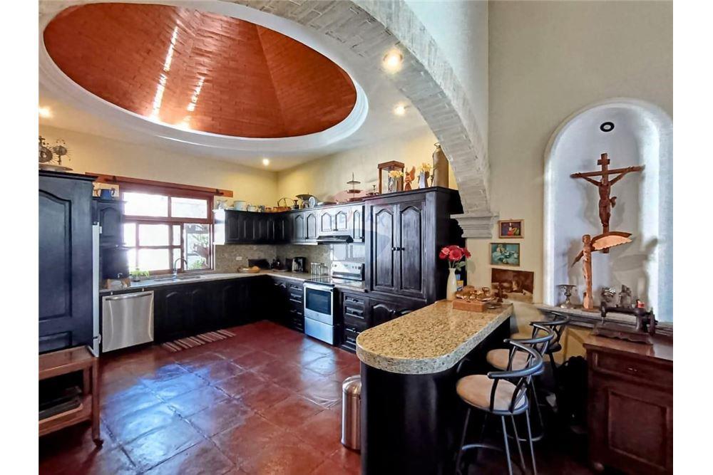 Villa - Venta - Jocotenango, Sacatepéquez, Guatemala - 3 - 90129016-38