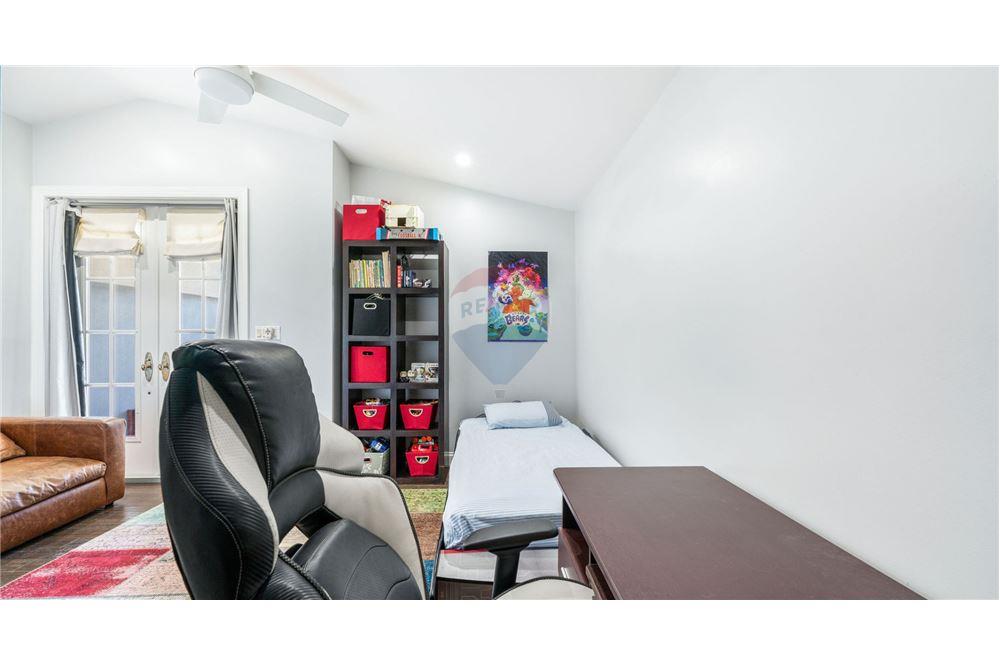 Condo/Apartment - For Sale - W Bay Bch South, Seven Mile, Cayman Islands - 31 - 90146034-175