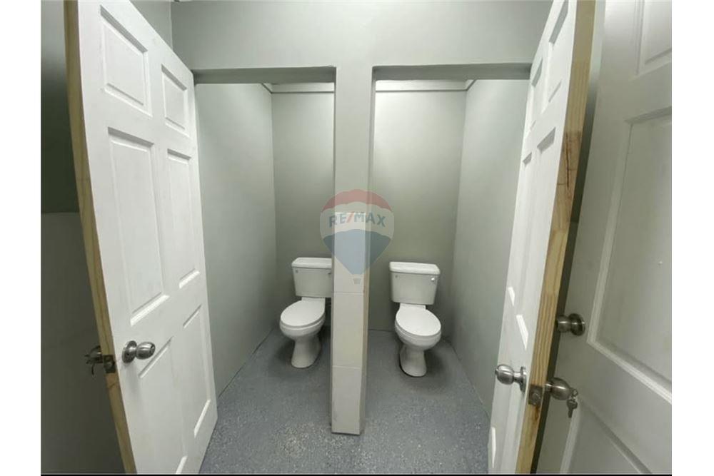 Bedrijfsmatig / Detailhandel - Te Koop - Valsayn, Saint George, Trinidad and Tobago - 5 - 902551007-5