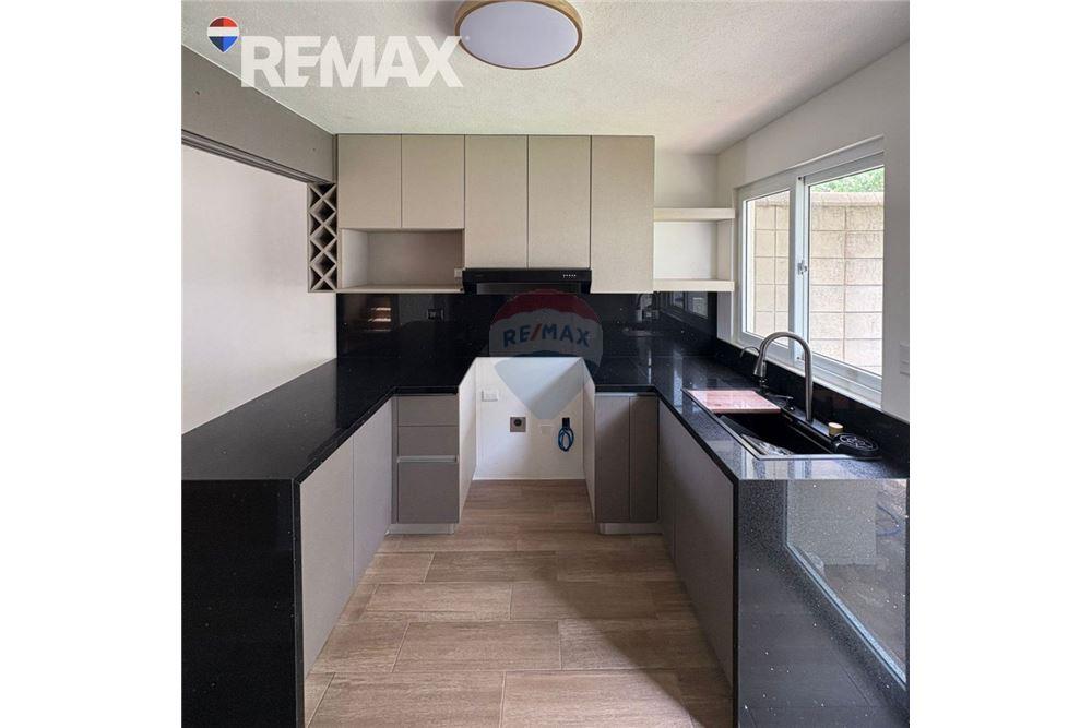 Villa - Venta - Fraijanes, Guatemala, Guatemala - 3 - 902611005-11