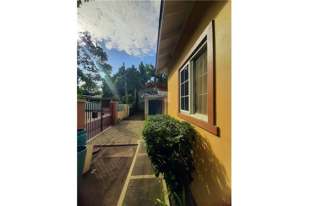 Villa - For Sale - Lady Musgrave, Saint Andrew, Jamaica - 3 - 901321002-7