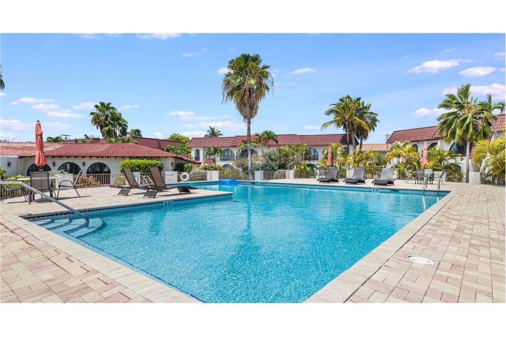Appartement - Te Koop - W Bay Bch North, West Bay, Cayman Islands - 13 - 90146012-223