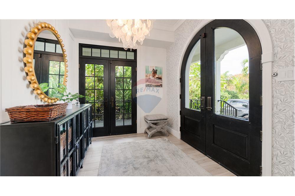 Villa - For Sale - W Bay Bch South, Seven Mile, Cayman Islands - 5 - 90146001-234