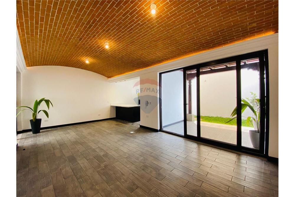 Villa - Venta - Alotenango, Sacatepéquez, Guatemala - 3 - 90129009-102