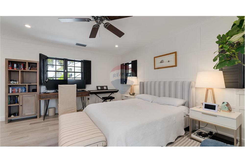 Villa - For Sale - W Bay Bch South, Seven Mile, Cayman Islands - 25 - 90146001-234