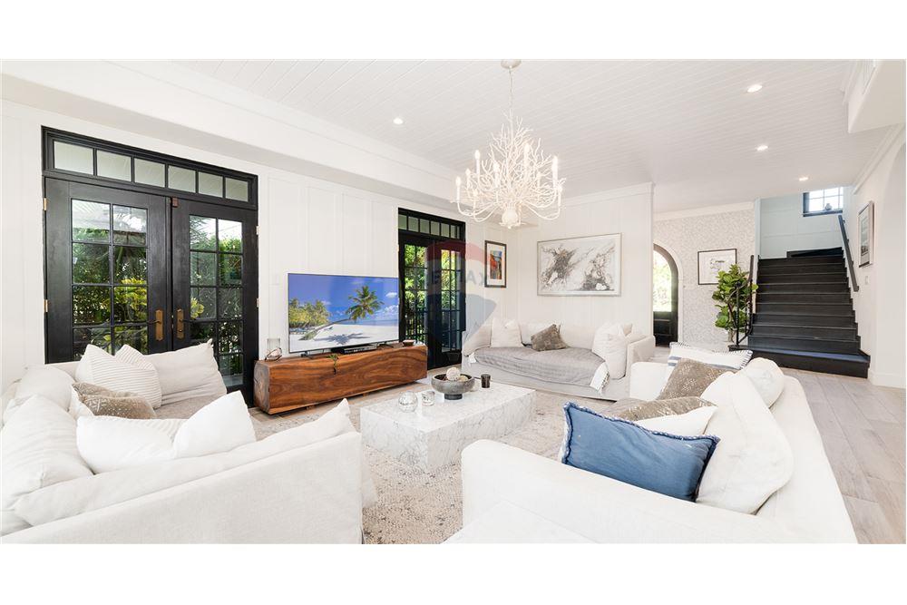 Villa - For Sale - W Bay Bch South, Seven Mile, Cayman Islands - 12 - 90146001-234