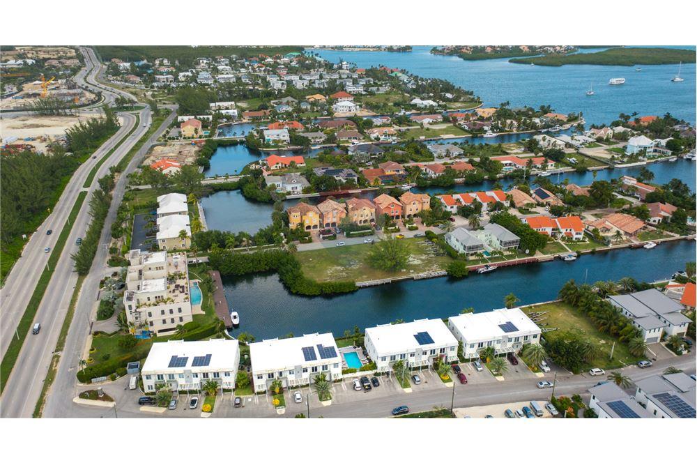 Appartement - Te Koop - W Bay Bch North, West Bay, Cayman Islands - 24 - 90146012-240