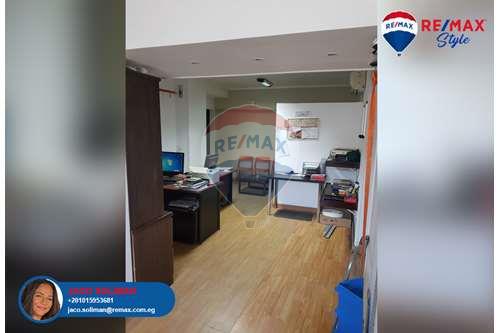 For sale an office in a commercial administrative