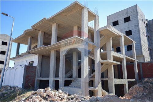 - A golden opportunity to invest in a 210 sqm plot of land in Burj Al Arab, Seventh District