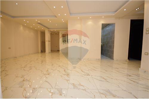 Apartment for sale 115 sqm in a prime location off Syria Street