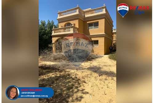 Villa for sale in Stella Heliopolis