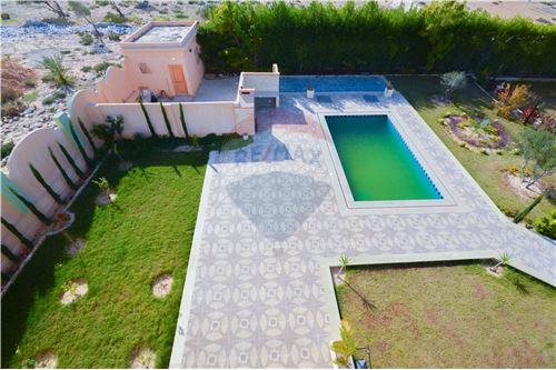 -For lovers of tranquility, a villa for sale in Burj Al Arab, area 2600 square meters