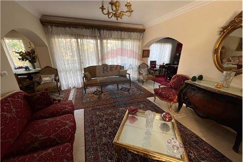 Finished Ground Duplex For Sale in Beverly Hills
