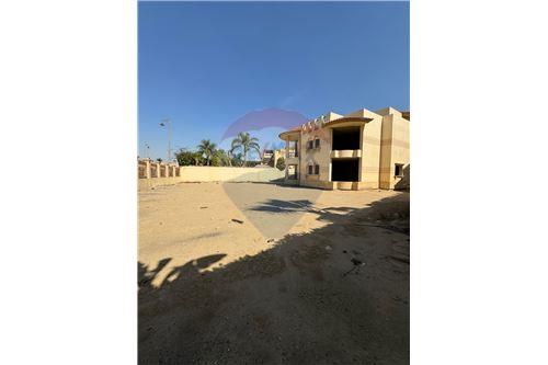 Standalone For Sale at Royal City - ElSheikh Zayed
