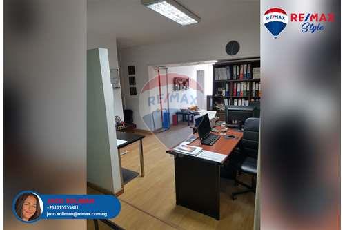 For sale an office in a commercial administrative