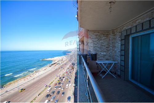 For sale, a distinctive apartment, 335 square meters, Camp Shizar, directly on the sea