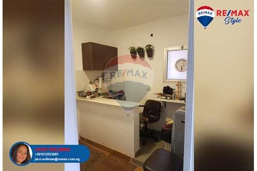 For sale an office in a commercial administrative