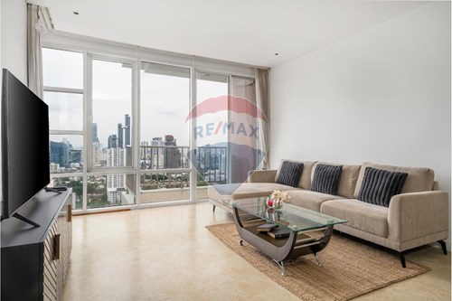 "Chic 2-Bed Condo in Vibrant Watthana, Bangkok"