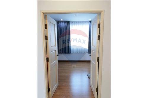 Cheapest unit 2 bedrooms on 10 floor Supalai Wellington