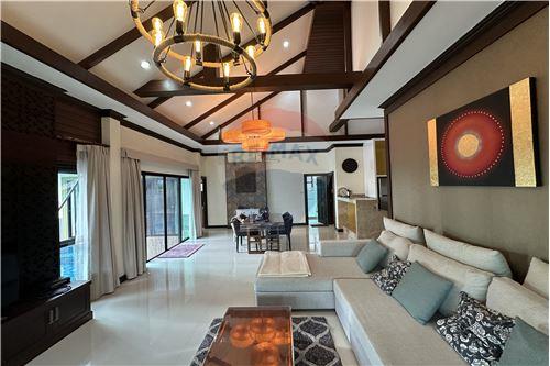 Baan Dusit Lake with Private Pool for Rent