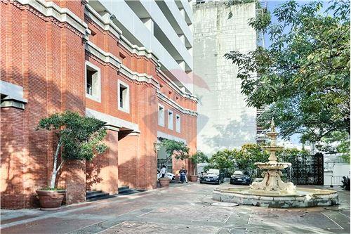 Un-furnished 1 bedroom Icon 3 FOR SALE