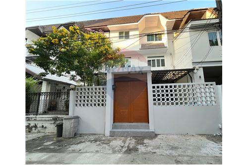 For Rent/Lease-Townhouse-Phaya Thai, Bangkok, Central-920071019-170