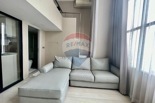 "Urban Oasis: Luxury 1-BR Condo in Sathorn"