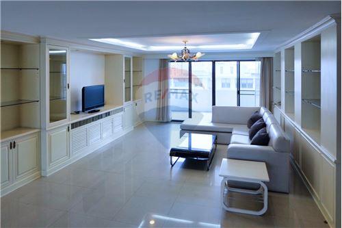 For Sale: Spacious 3-Bedroom Condo at Regent on the Park 2 in Sukhumvit 61