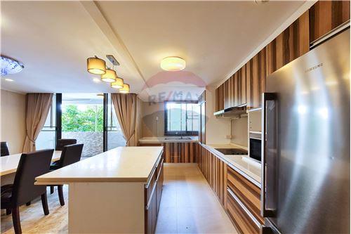For Sale 3BR Condo in Central Bangkok - D.S. Tower 2"