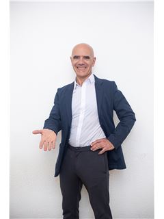 Javier De Los Campos - RE/MAX Focus