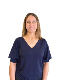 Lusiana López - RE/MAX Focus