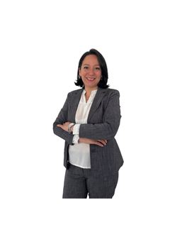 Valeria  Ruiz - RE/MAX Focus