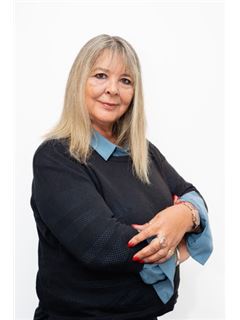 Adriana Falabella - RE/MAX Focus