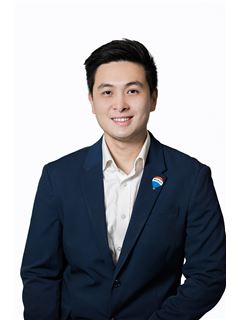 Renz Darwin Yao - RE/MAX Capital