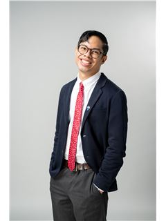 Alejandro Oreña - RE/MAX 8 Realty