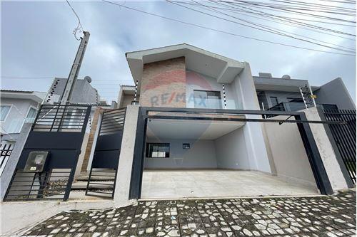 For Sale-Two Level House-Rua Coronel Saldanha , 502  - Alto da XV , Guarapuava , Paraná , 85065-010-960111010-27